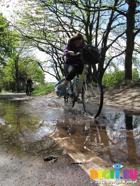 SX22343 Jenni riding through a puddle